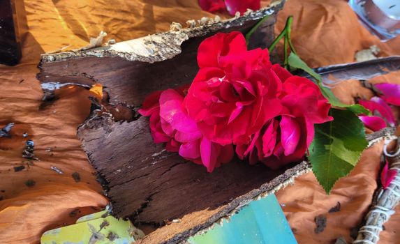 Ritule mit Blume, Feder und Holz im FrauenHerzKreis Pfaffenhofen
